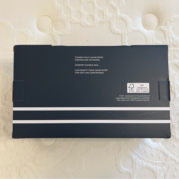 NWT Club Room Red Dog Men’s Slippers, Macy’s, Size 8-9 - Picture 4 of 8